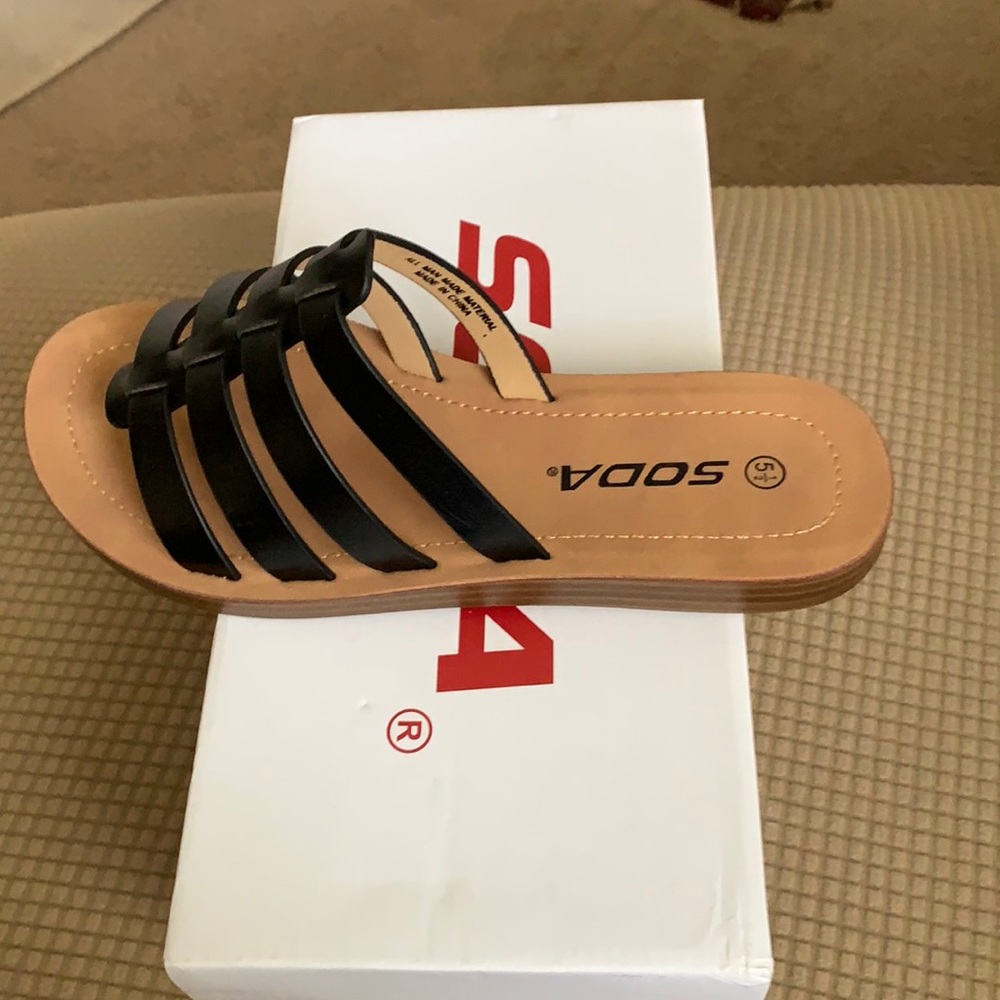 Women’s Sandals 5.5
